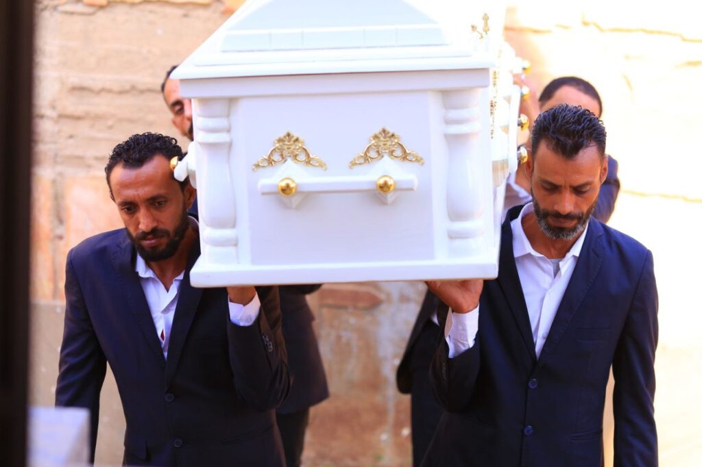 صناديق الموتى والأكفان